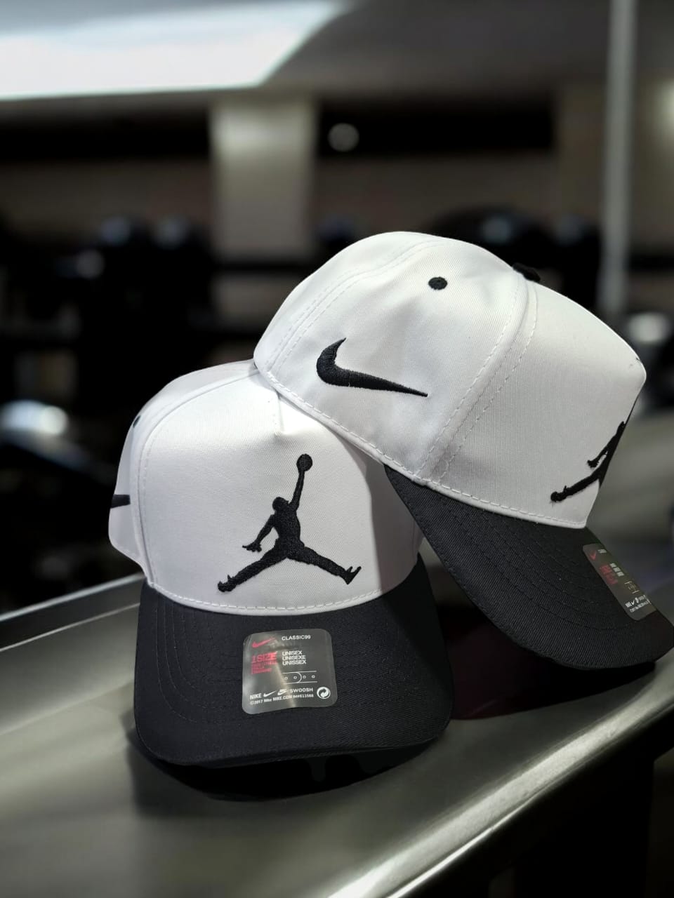 Gorra Premium Jordan Blanca /Negra