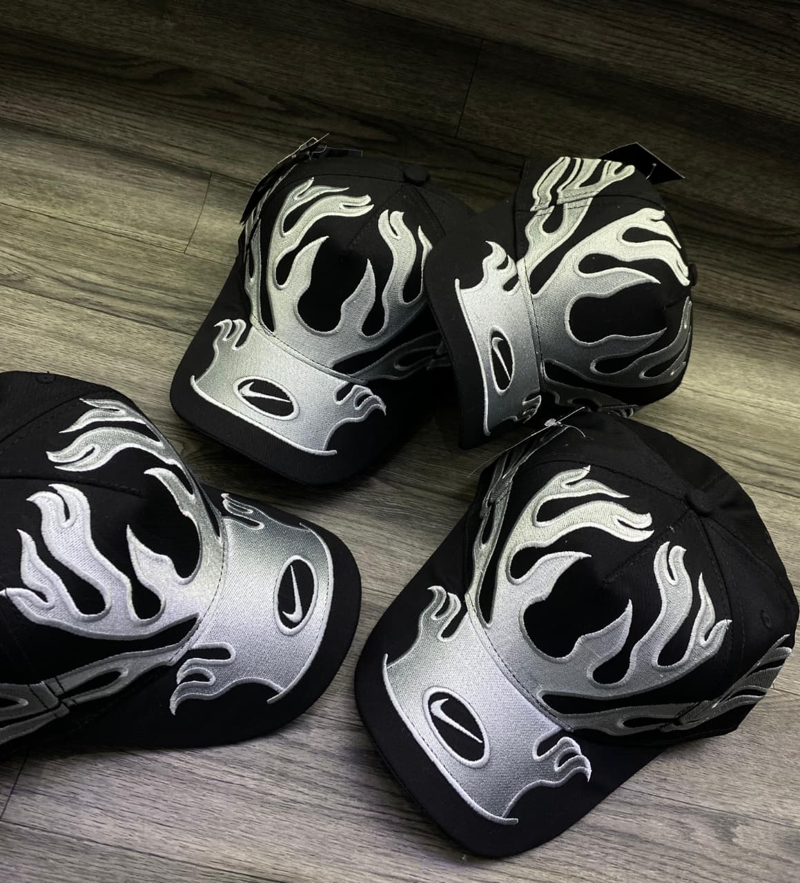 Gorra Especial 2 Nike Llamas Negra/ Gris