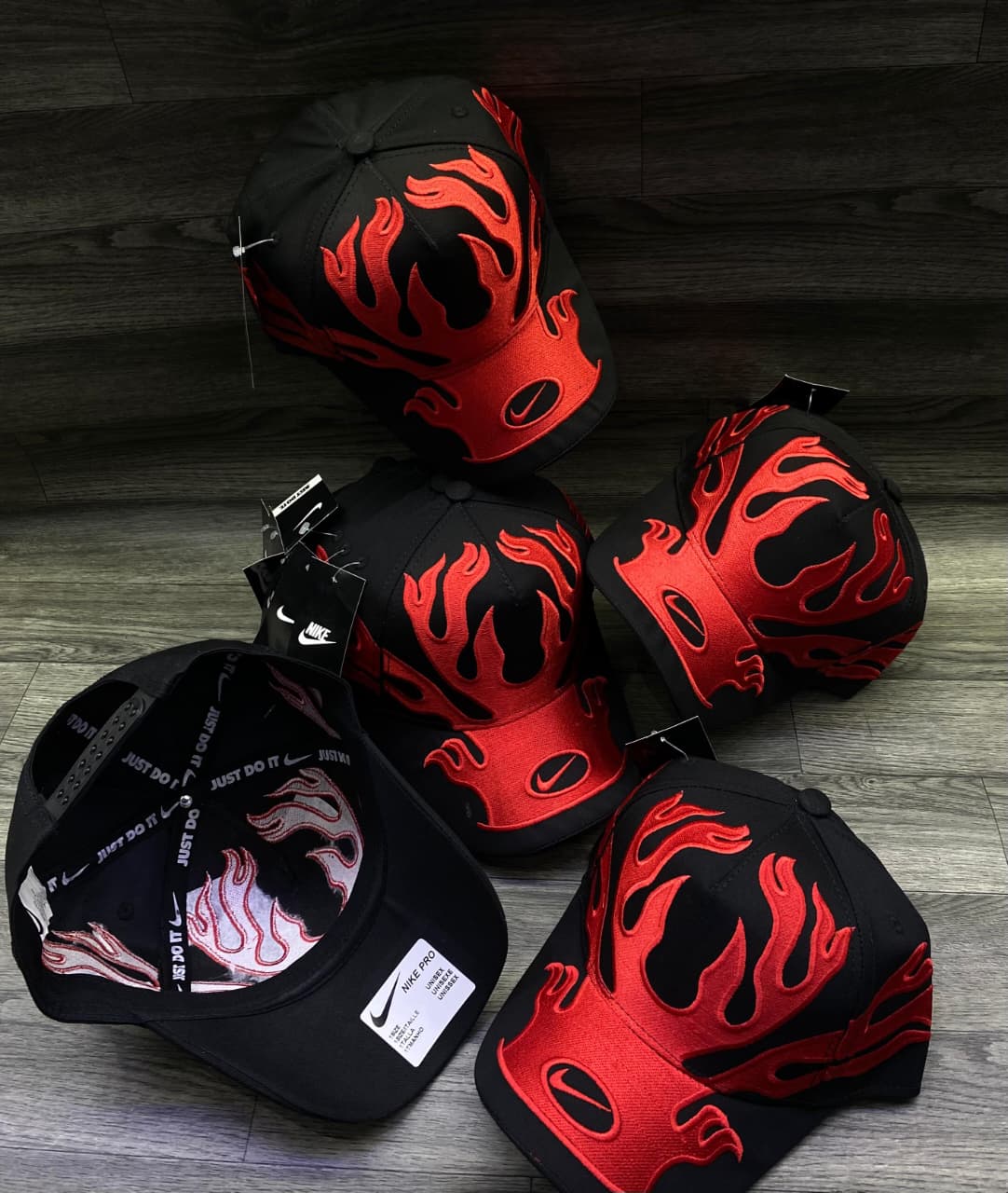 Gorra Especial 2 Nike Llamas Negra/ Roja