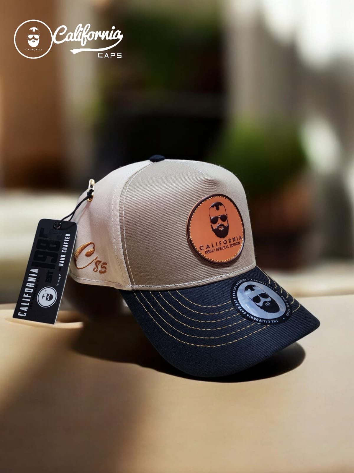 Gorra  1.1 California Beige/ Visera Azul Logo Cafe