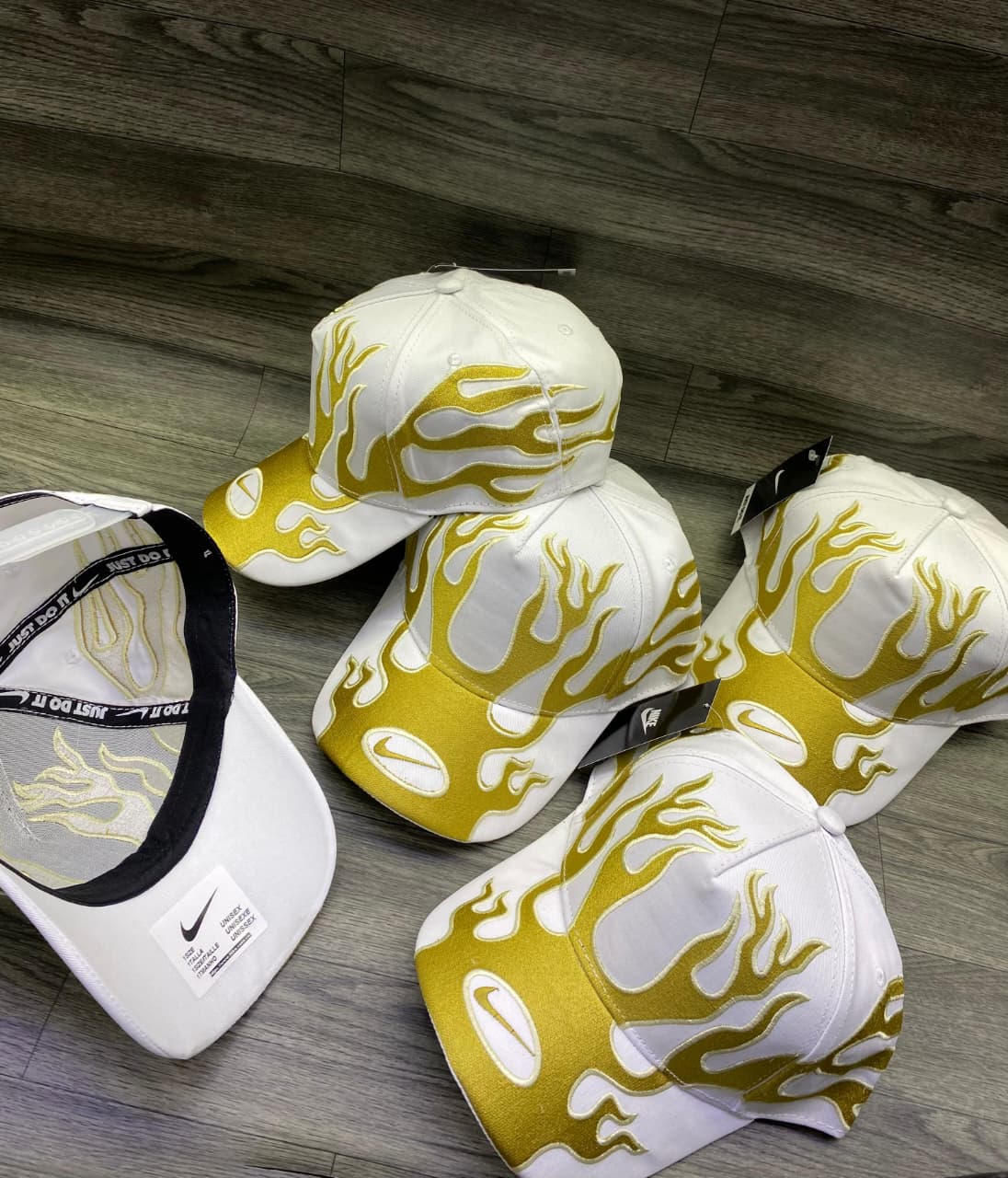 Gorra Especial 2 Nike Llamas Blanca