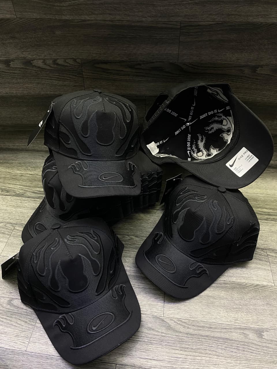 Gorra Especial 2 Nike Llamas Negra